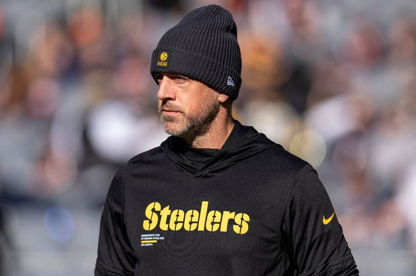 Aaron Rodgers Plays Through Broken Wrist