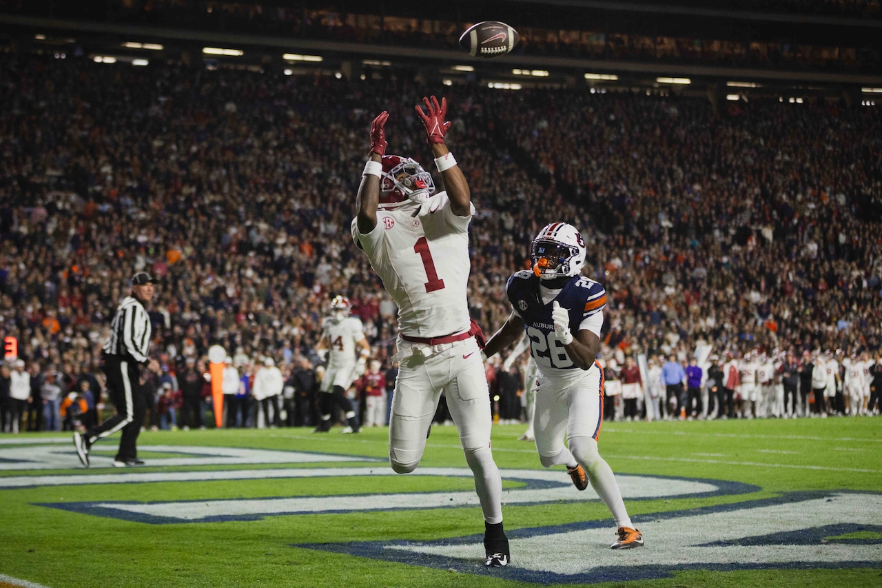 Alabama quarterback Ty Simpson directs the offense during a crucial SEC Championship drive.