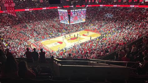 Razorbacks execute pregame drills at Bud Walton Arena