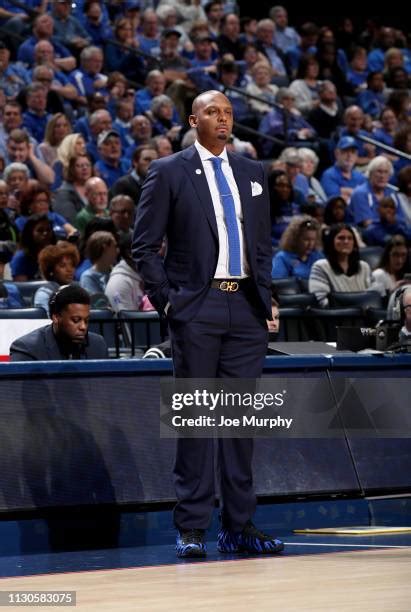 Memphis head coach Penny Hardaway strategizes during a timeout against a top-ranked opponent.