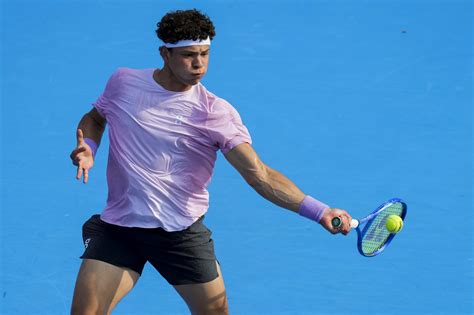 Shelton and Zverev in action during their 2025 Cincinnati encounter.