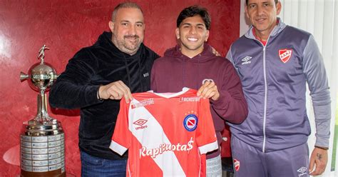 Argentinos Juniors playmaker Hernán López Muñoz, Diego Maradona's great-nephew, in action.