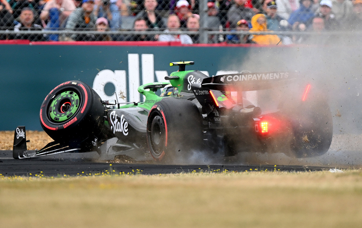 Bortoleto's heavily damaged Sauber after the high-speed impact