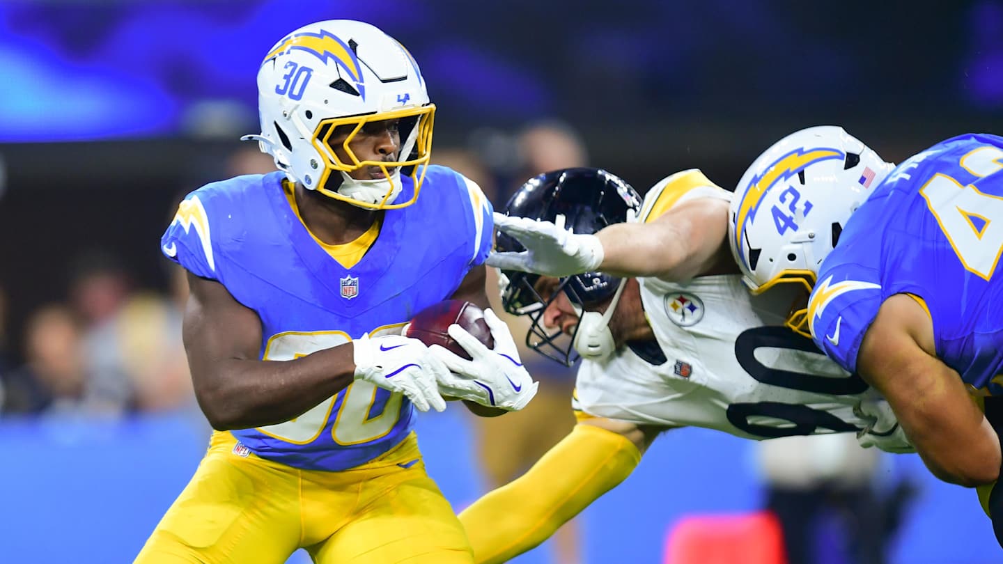 Khalil Mack pressures Aaron Rodgers for a crucial safety.