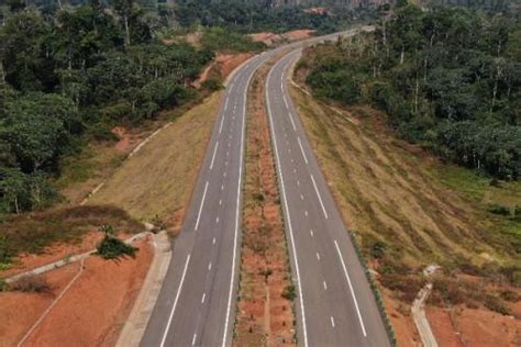 Construction of the Yaounde-Douala motorway, a flagship infrastructure project in Cameroon