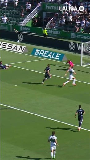 Carlos Domínguez (left) and Williot Swedberg are among the key players returning to the Celta lineup after injury layoffs.