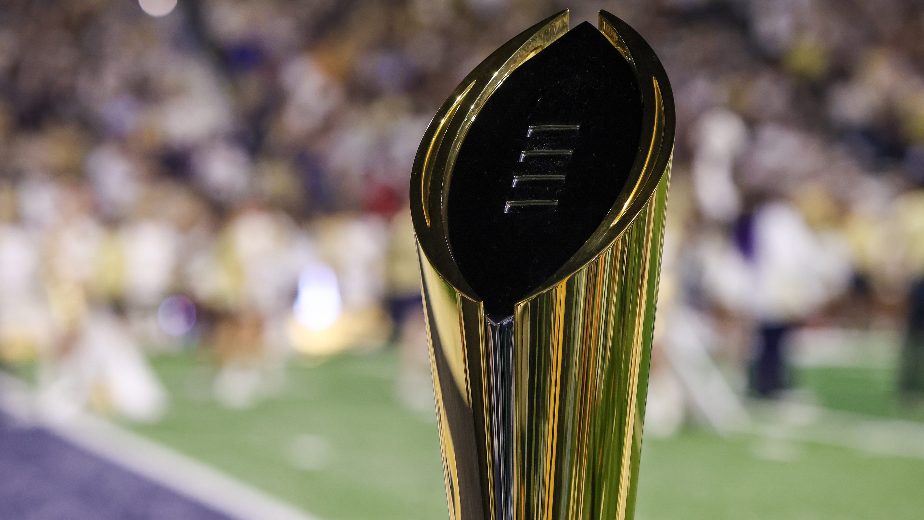 Visual breakdown of the 12-team College Football Playoff bracket structure