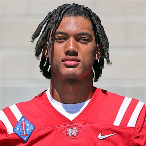 Chris Henry Jr. in action during his high school football career.