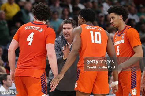 Clemson Tigers huddle during practice before their matchup with Georgetown