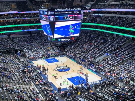 The distinctive blue NBA Cup court at the American Airlines Center.