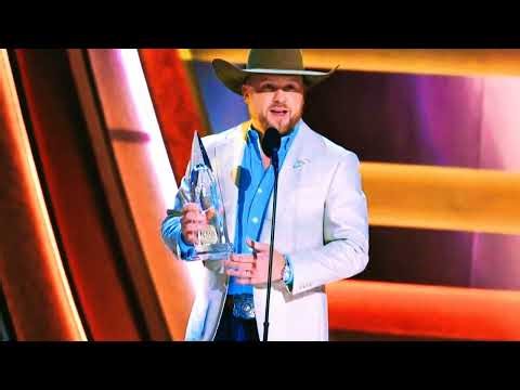 Cody Johnson celebrating his Male Vocalist of the Year win