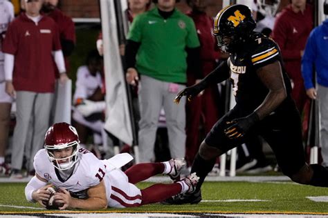 Oklahoma’s defense aims to stifle Missouri’s offense in a defensive showdown.