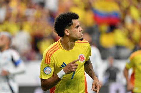 Luis Díaz, a key player for Colombia, in action during the friendly.