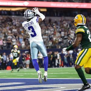 George Pickens makes a spectacular catch against the Raiders defense.