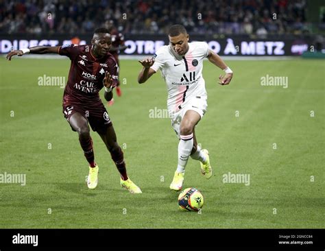 Sarr orchestrating plays from the center of the pitch for FC Metz