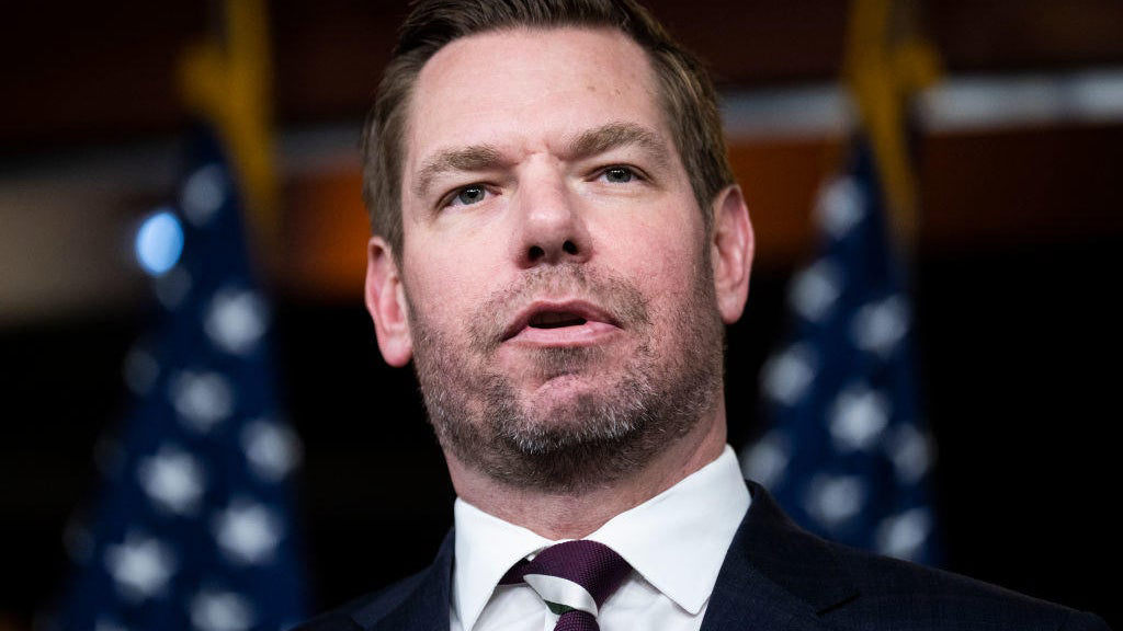 Swalwell receives standing ovation after announcing gubernatorial run on 'Jimmy Kimmel Live!'