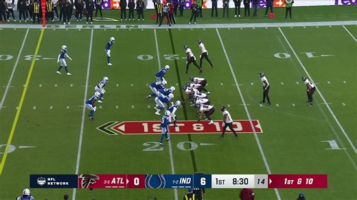 Michael Penix Jr. connects with Drake London on a 29-yard touchdown pass.