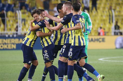 Fenerbahçe celebrating after scoring a crucial goal in the Süper Lig.