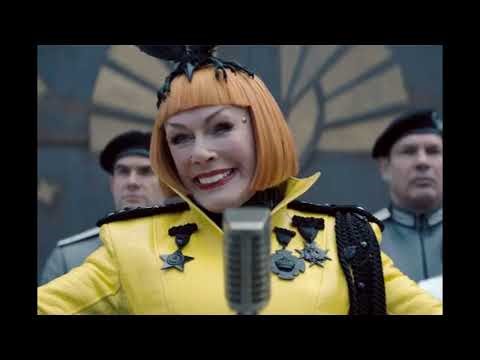 Glenn Close's Fiery New Look Debuts in The Hunger Games