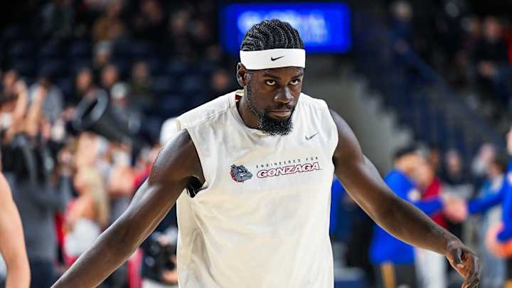 Gonzaga star Graham Ike attacks the rim during a recent contest.