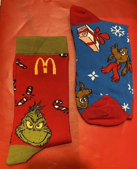 Exclusive festive socks in four vibrant colors included with each meal