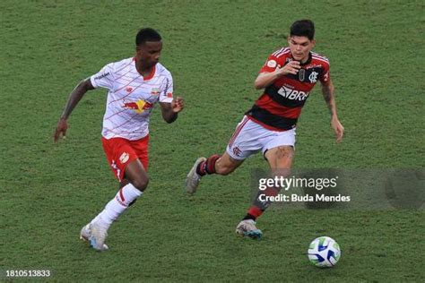 Hélinho during a Flamengo academy training session showcasing his technical skills