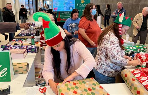 A volunteer professionally wraps a gift during HSEC's annual fundraiser at Greenville Mall.
