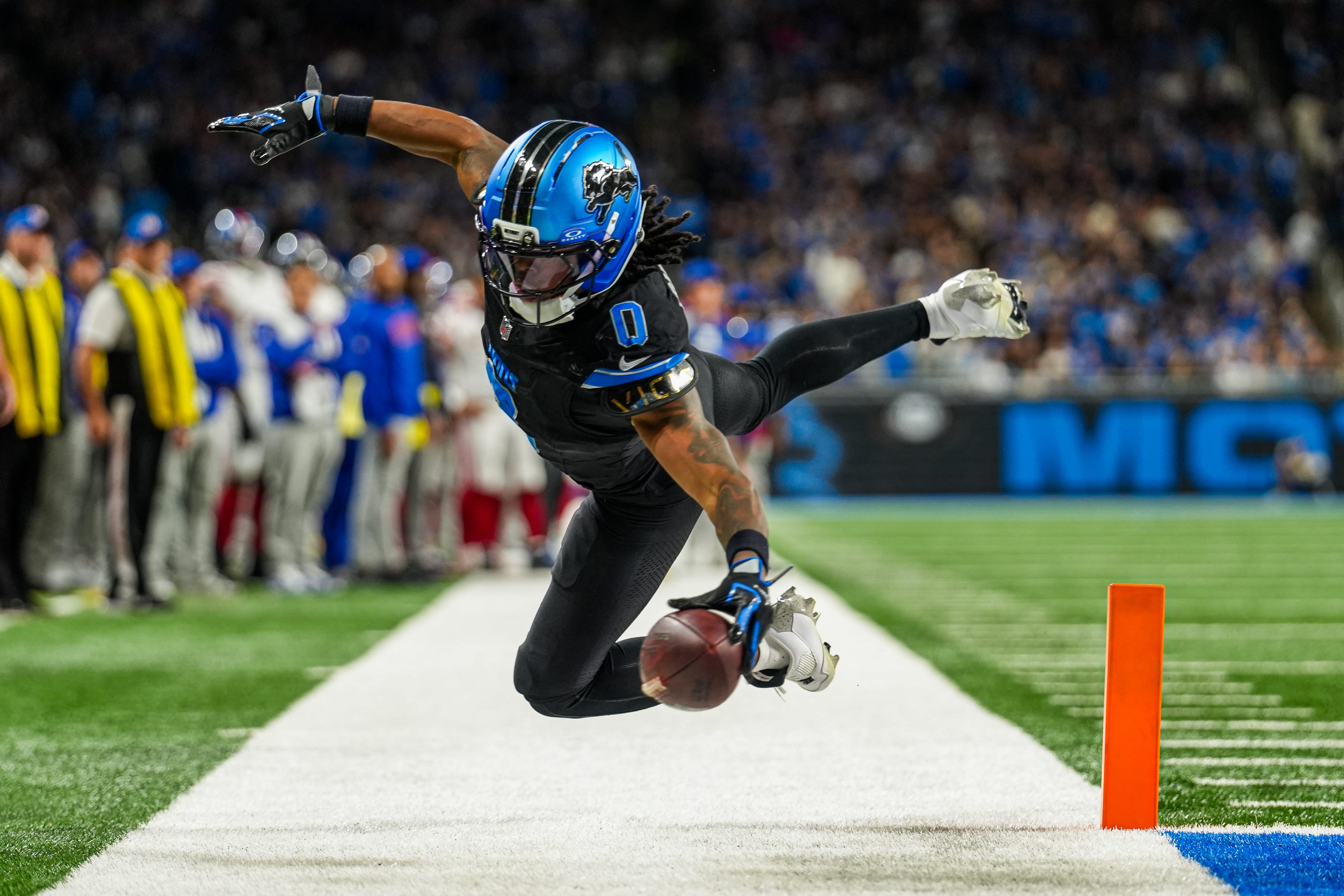 Gibbs following his blockers during a game.