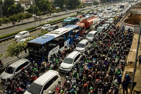 Congested roads and heavy traffic contribute to poor air quality in Jakarta.
