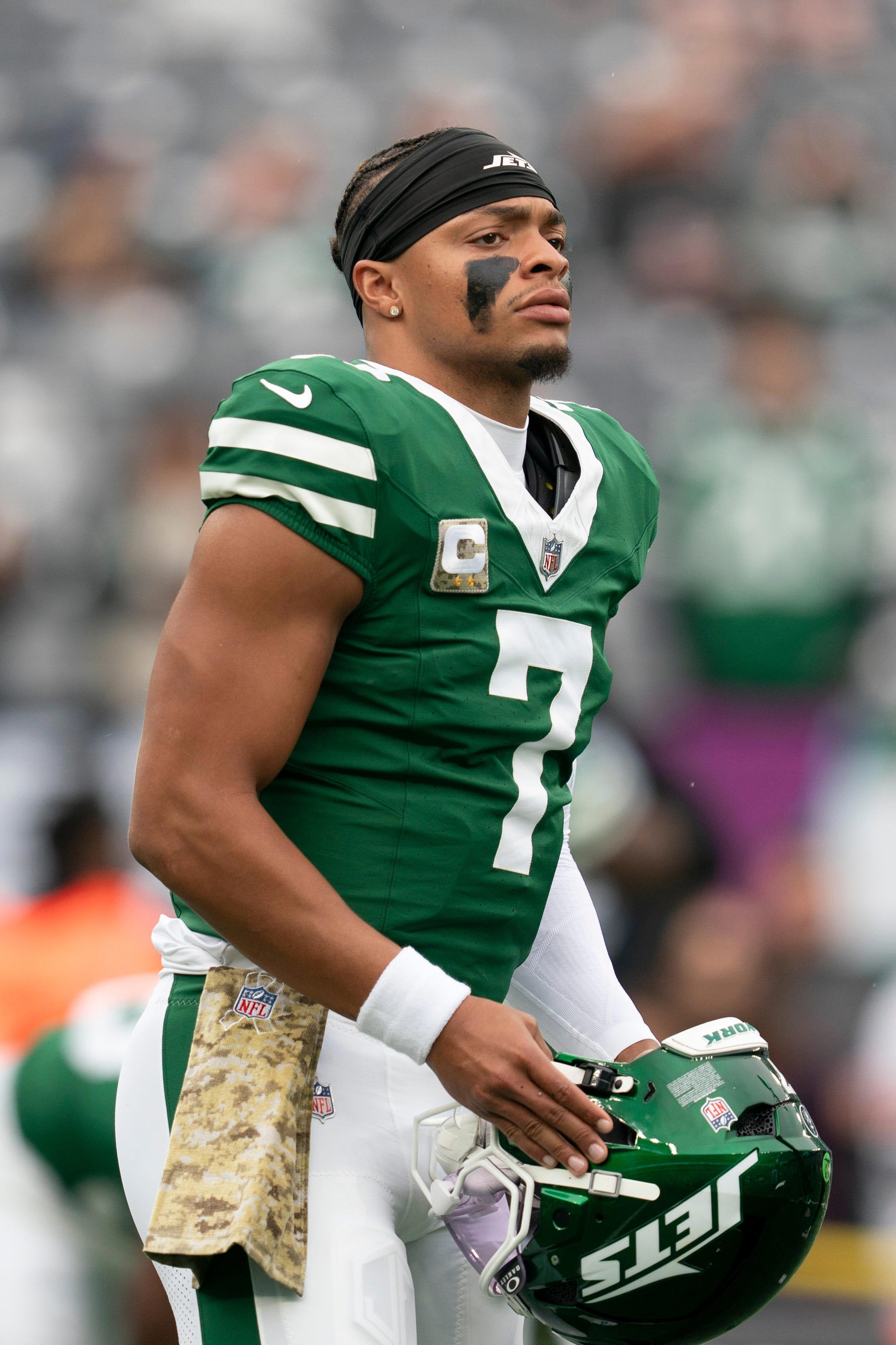 The Jets take the field for their Week 10 matchup against the Cleveland Browns.