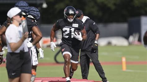 Nick Chubb and Woody Marks have split the running back duties in Joe Mixon's absence.