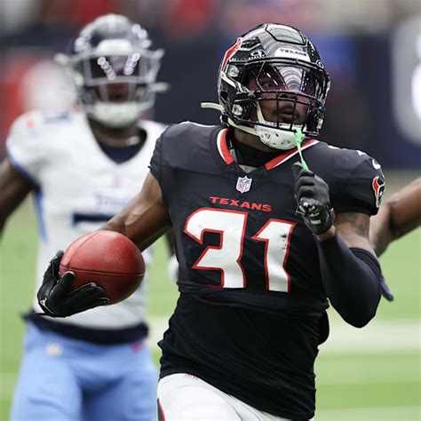 The Texans have adapted their offense without Mixon, featuring a backfield-by-committee approach.
