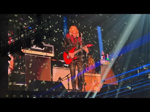 Joe Walsh shares a poignant moment with songwriter Jimmy Webb performing 'Wichita Lineman' at the VetsAid concert.