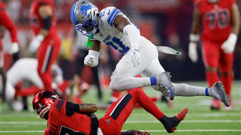 Davis swatting three passes against the Lions, leading to an Eagles victory.
