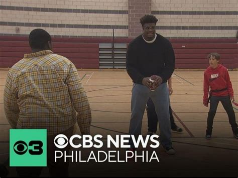 Davis hosting a Thanksgiving dinner for 150 Camden residents.