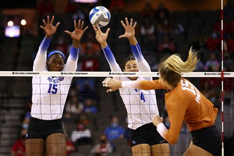 Kentucky Stuns Texas in SEC Volleyball Championship