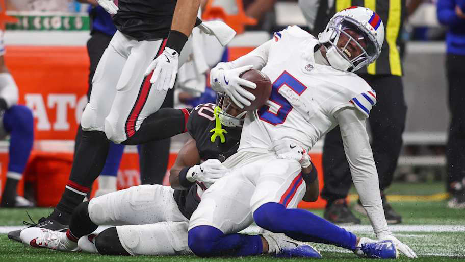 Shakir in mid-air during a Week 10 game against the Dolphins.