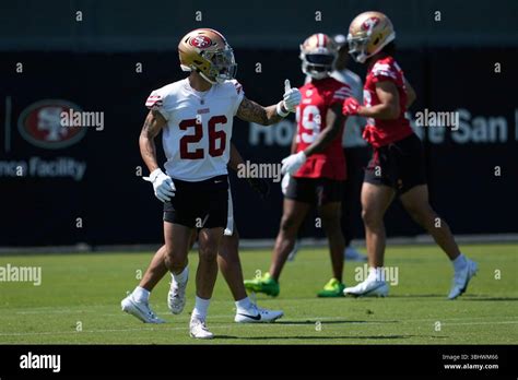 Chase Lucas addresses his teammates after being encouraged by George Kittle to break the huddle.