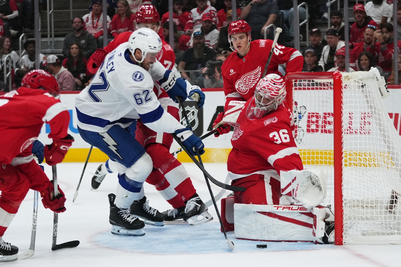 Lightning vs. Red Wings: NHL Showdown in Detroit