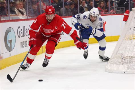 Captains Steven Stamkos (Lightning) and Dylan Larkin (Red Wings) battle in the faceoff circle.
