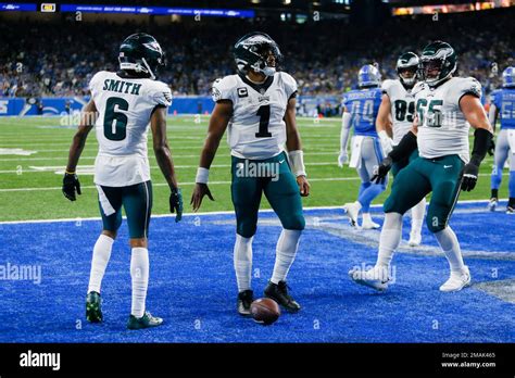 Eagles QB Jalen Hurts scores during the pivotal third-quarter drive