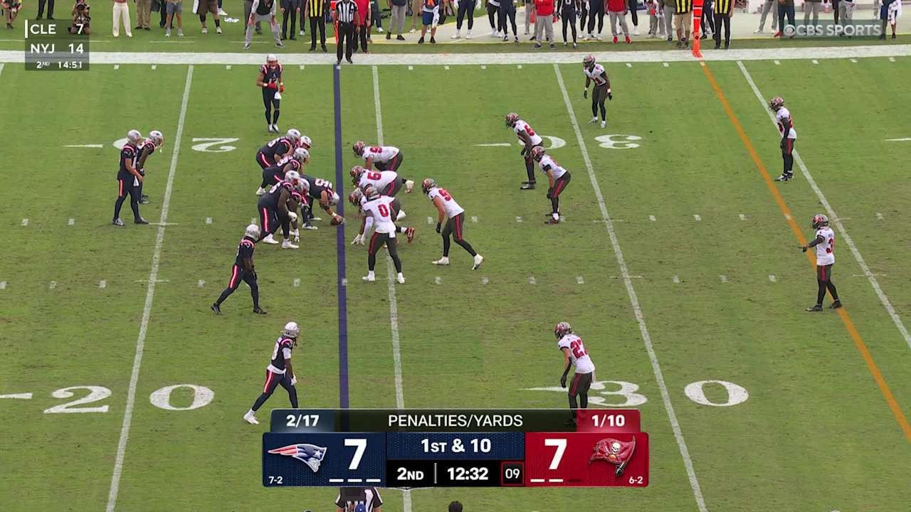 Hollins using his size to secure a contested pass against a defender.