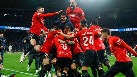 Mallorca striker Abdón Prats celebrates his decisive penalty against Numancia.