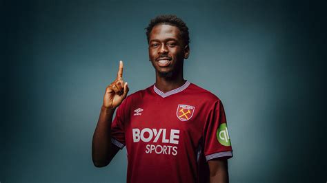 Soungoutou Magassa celebrates his late equalizer for West Ham at Old Trafford.