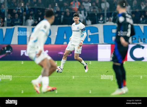 Leonardo Balerdi leads Marseille celebrations after his return from injury