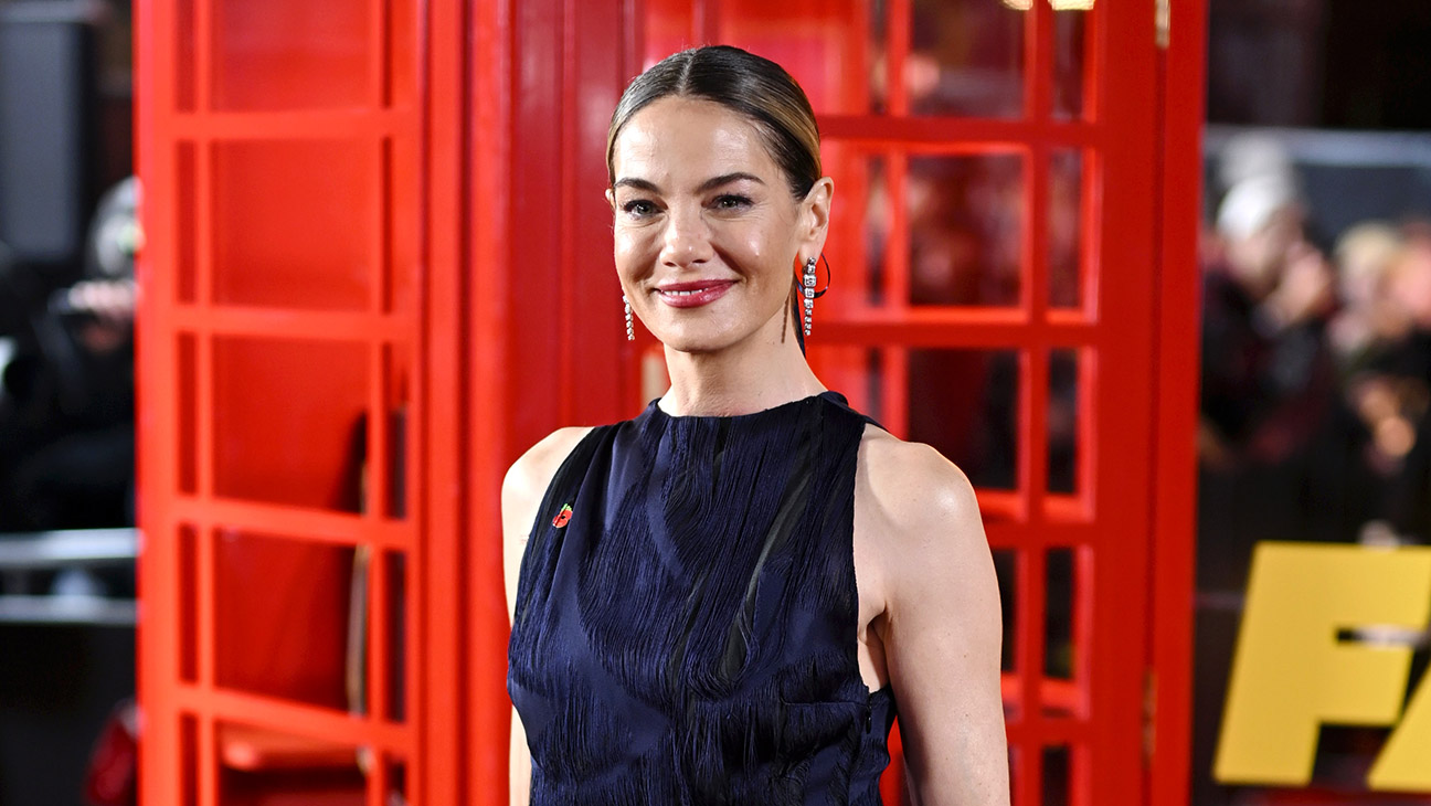 Monaghan and Cruise at the Governors Awards honoring his career.