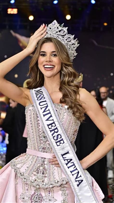 Miss Latina Yamilex Hernández representing the Latina community of the United States.