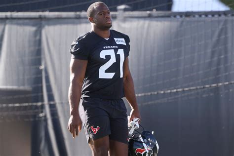 Nick Chubb Returns to Texans Practice