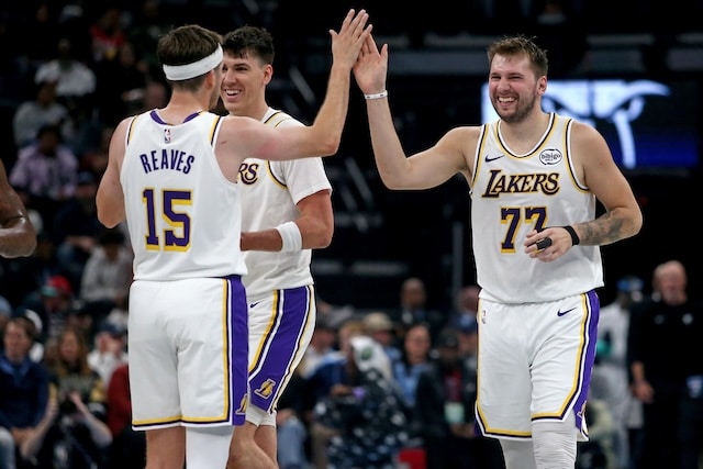 Doncic and Reaves celebrate during the Lakers' seventh straight win.