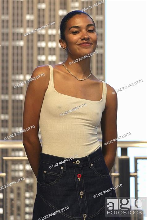 Olivia Dean: UK's Grammy-Breaking Star